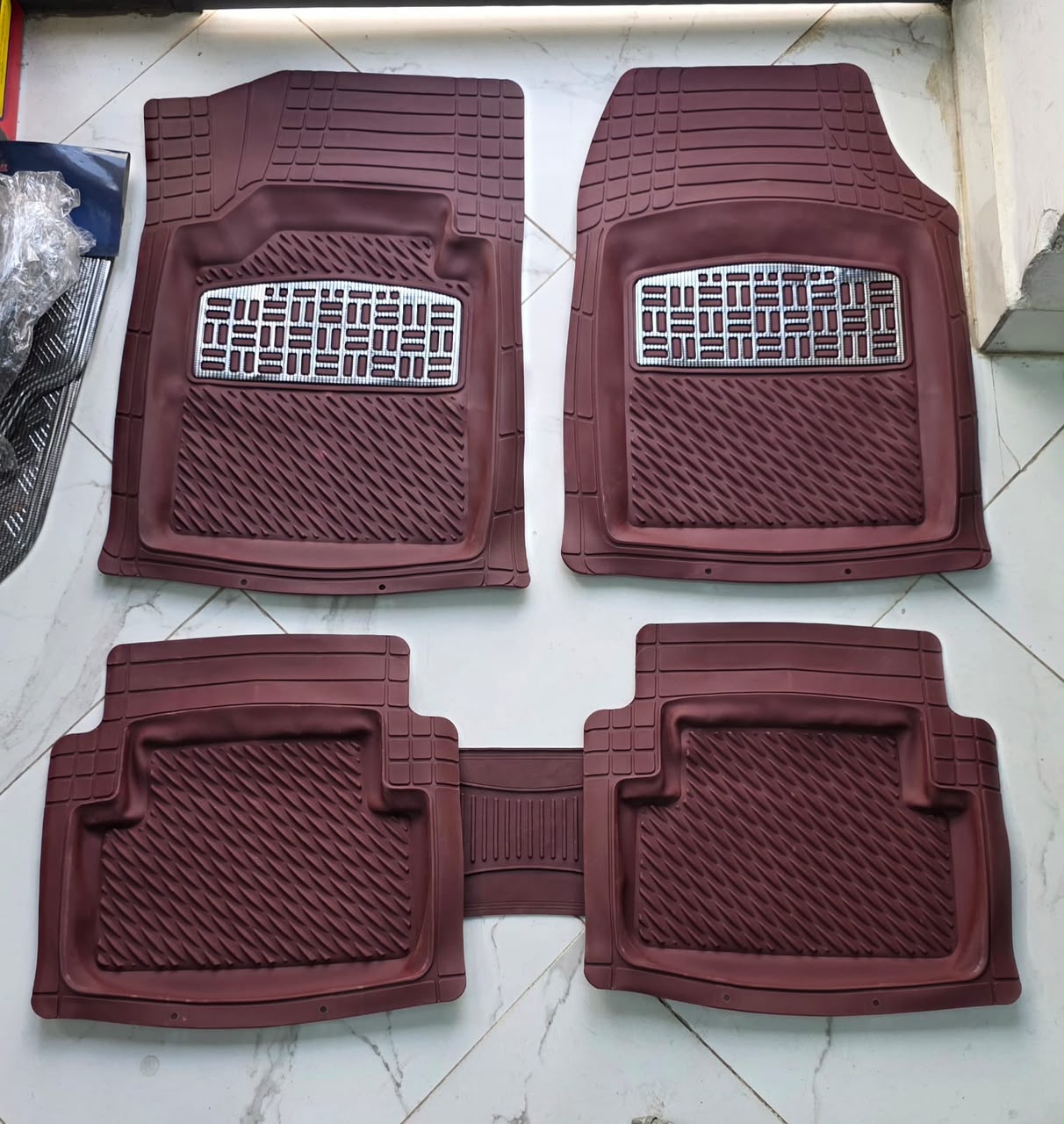 Tapis de Sol Voiture Universel 5 Pièces en Caoutchouc Antidérapant